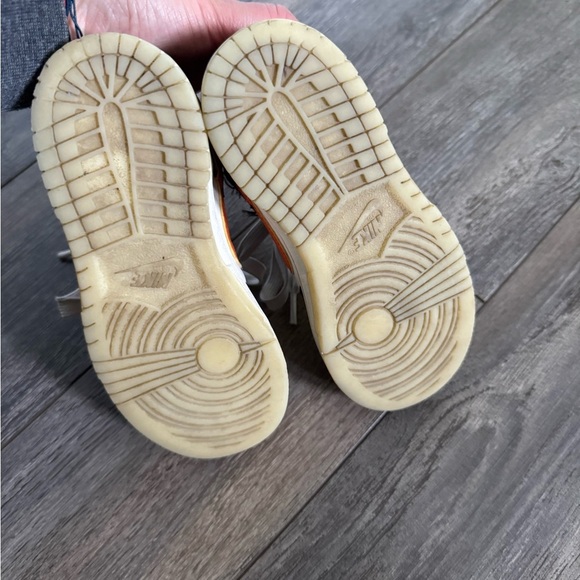 Nike Black and Orange Sneakers Classic Athletic Design - Picture 7 of 7